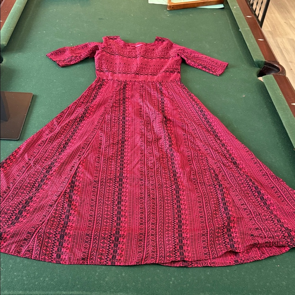 Chic Long Sleeve Patterned Dress in Red. CAJA. # 1 E